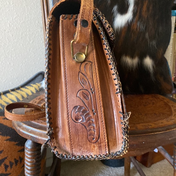 Vintage hand tooled leather purse. - Picture 4 of 10